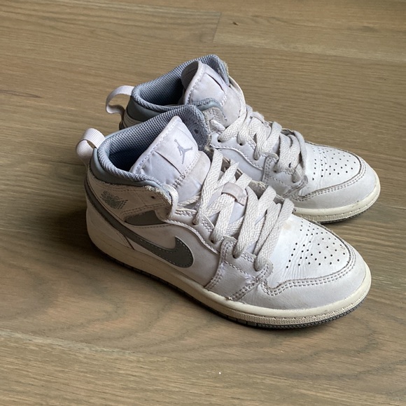 high top jordans. - Picture 2 of 4